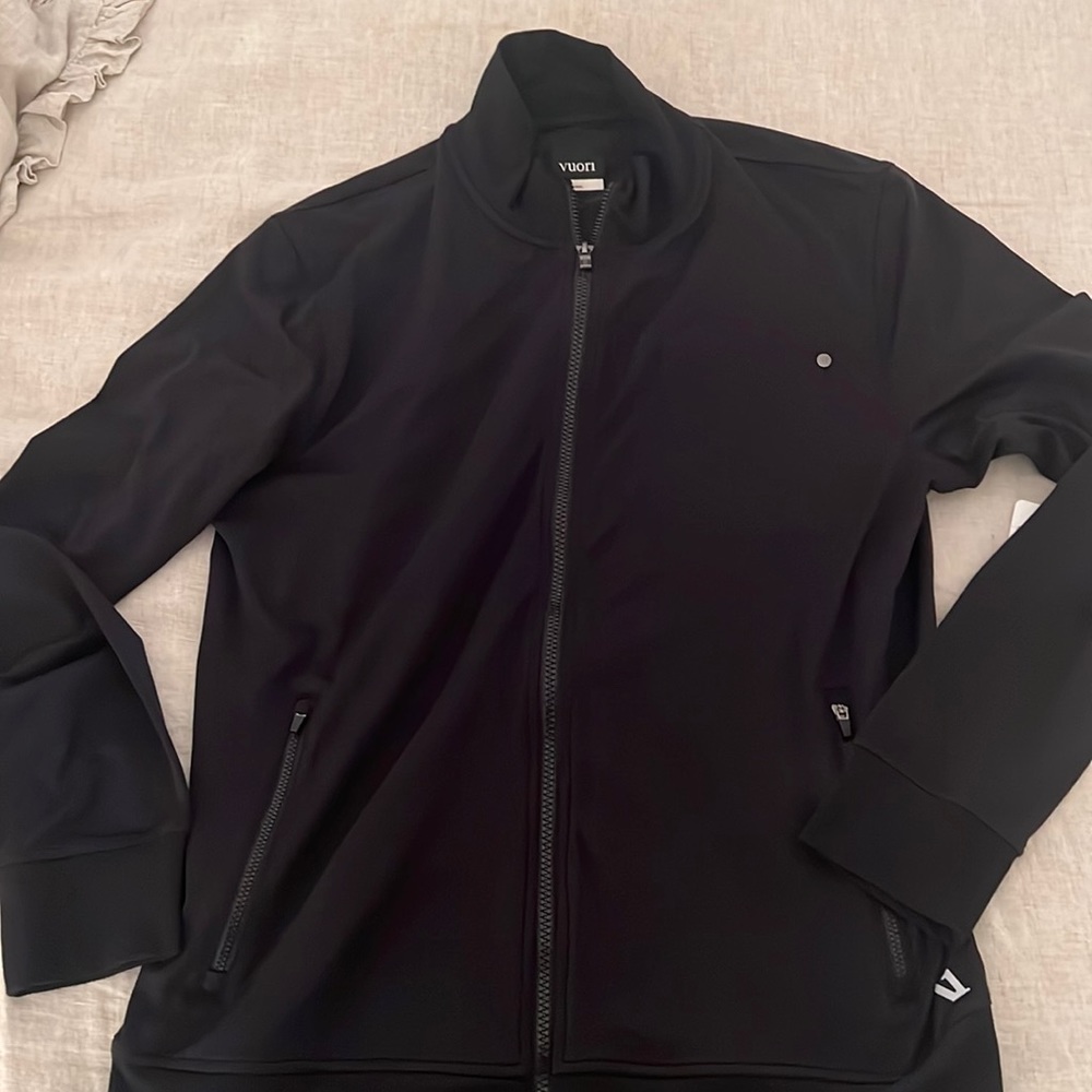 Vuori Black Lightweight Shirt Jacket Versatile Design